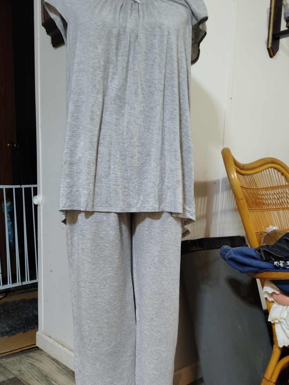 Simply Vera 2-pc Gray Capri Pajama Set - Soft Sleep Top & Pants
